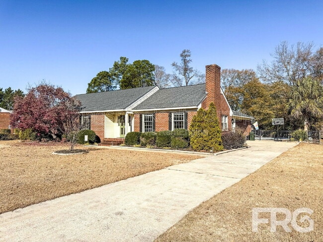 Photo - 207 Woodbine St