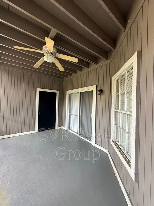 Photo - 10000 Gate Pkwy N Unidad #114