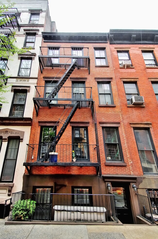 Photo - 198 W 10th St