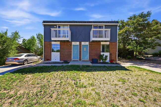 Building Photo - $1,695.95 - 2 Bed, 1 Bath Townhome In Denver with In Unit 5450