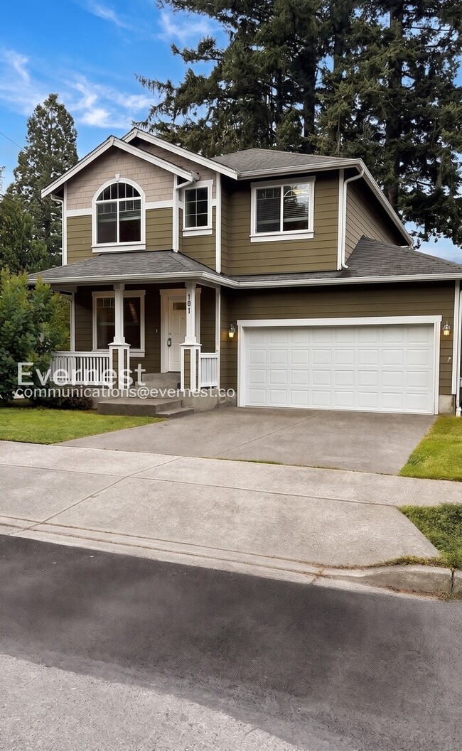 Building Photo - 3 Bed, 2.5 Bath Home with Fenced Yard & Garage / Pet-Friendly / Vouchers Accepted / Available Now!