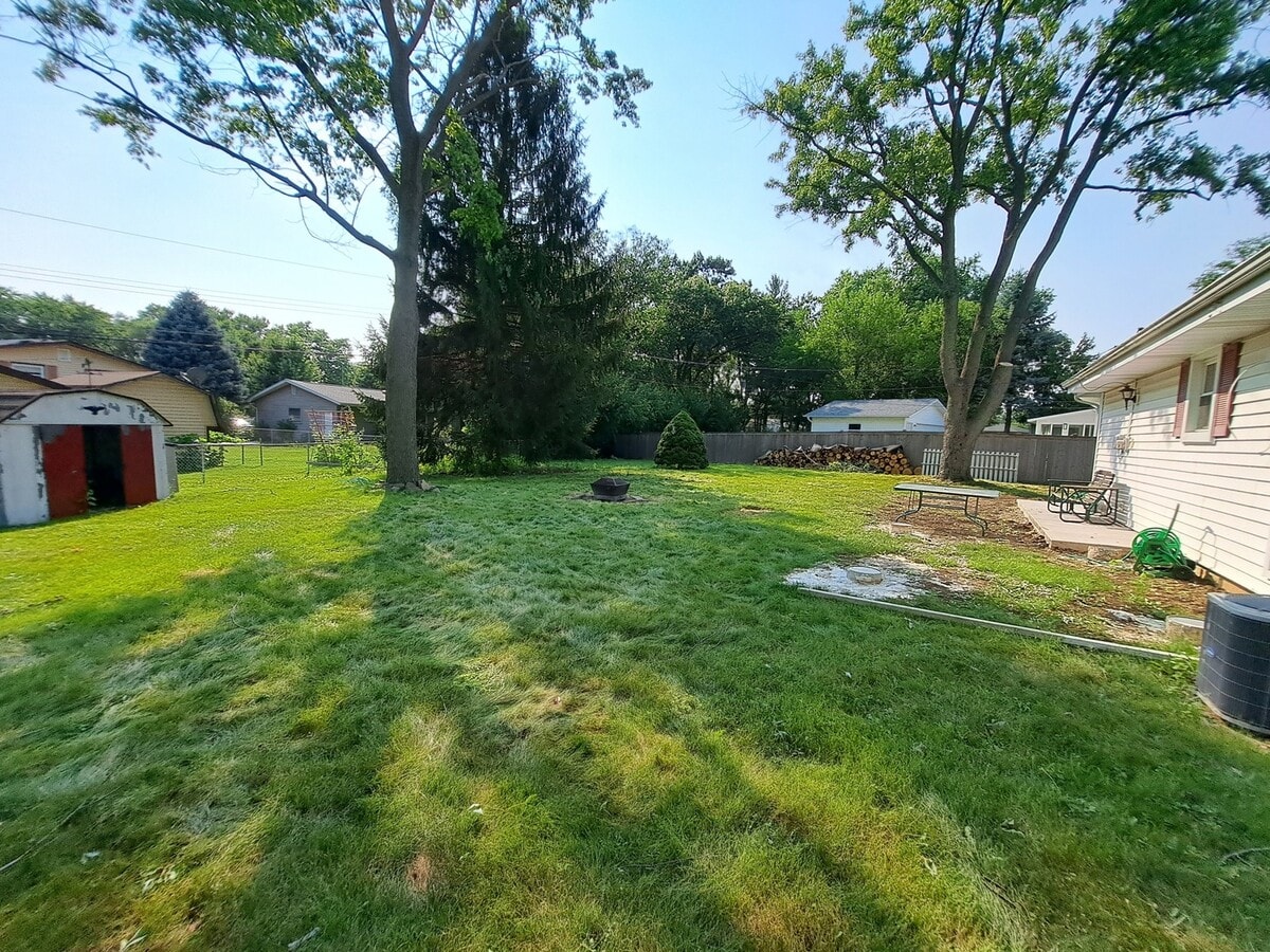 Photo - 352 Sioux Ln