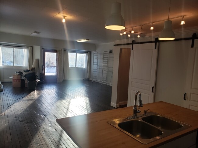 Photo - 1299 Stuart St