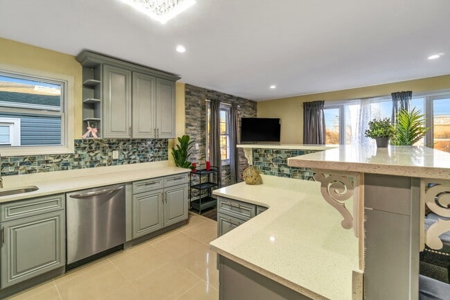 kitchen - 14330 185th St Unit 1