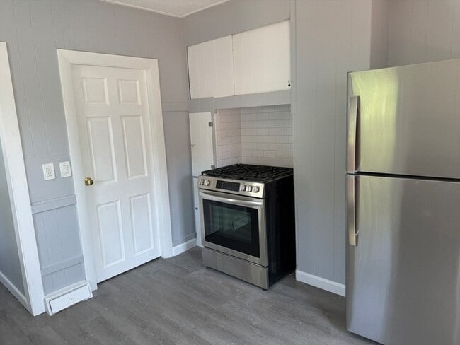 Photo - 410-412-412 Court St Unit 410