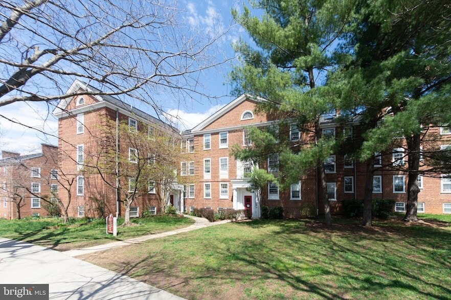 Photo - 3811 Newark St NW