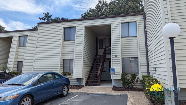 Building Photo - Renovated 1 Bedroom Waterfront Unit in Fort Walton Beach!