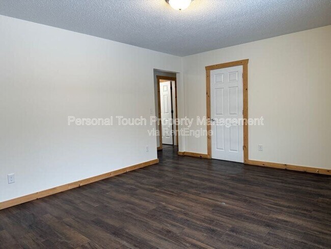 Photo - 625 2nd Ave W