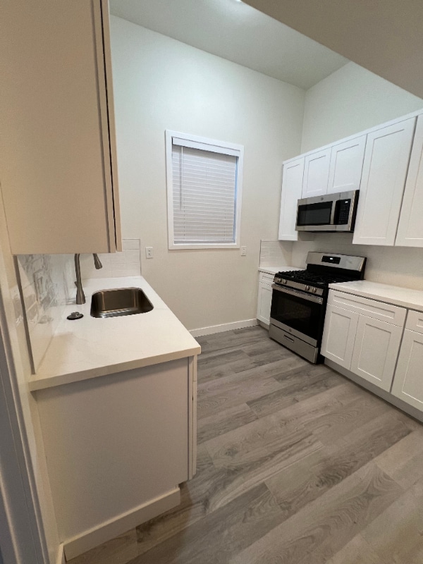 Photo - 617 W 76th St