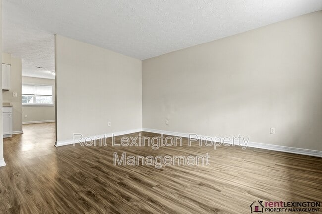 Photo - 3966 Northampton Dr