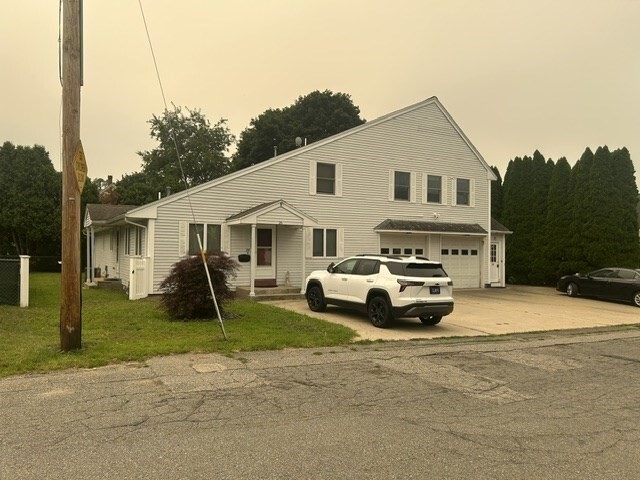 Building Photo - 28 Farragut St Unit 2nd Fl.