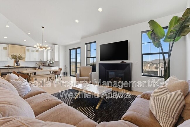 1437 W Valley Dr