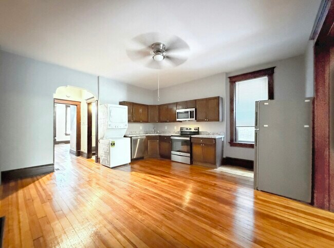 Photo - 1852 Russell Blvd