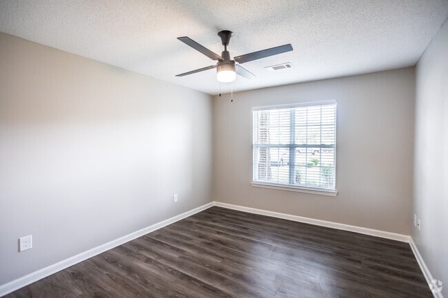 3 BR, 2 BA - 1200 SF