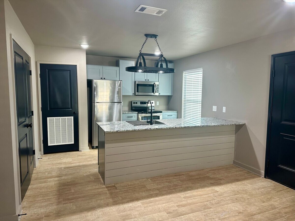 Photo - 2 Bedroom, 2 Bathroom Duplex with parking ...