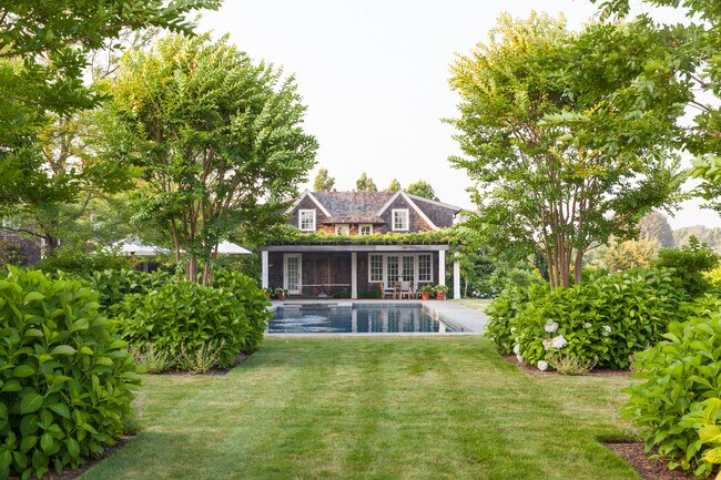 Photo - 587 Sagaponack Road