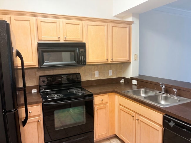 Photo - 12837 Madison Pointe Cir