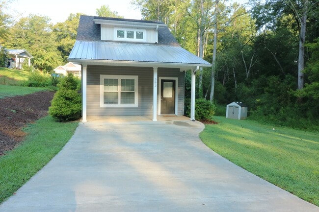 Photo - 383 E Woodland Dr House