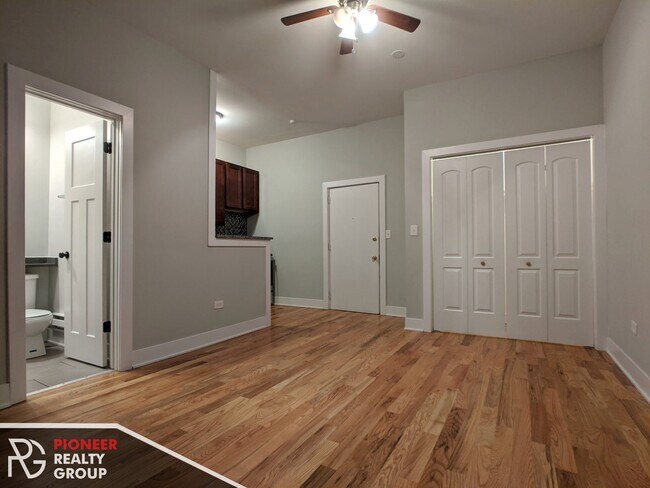 Photo - 633 W Barry Ave Unit 401