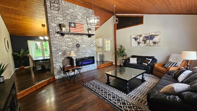 Photo - 6968 Corydon Ridge Rd NE House