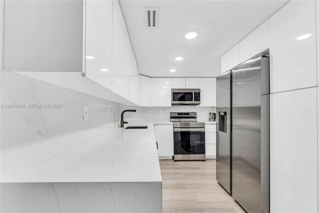 Photo - 300 Bayview Dr Unit 214