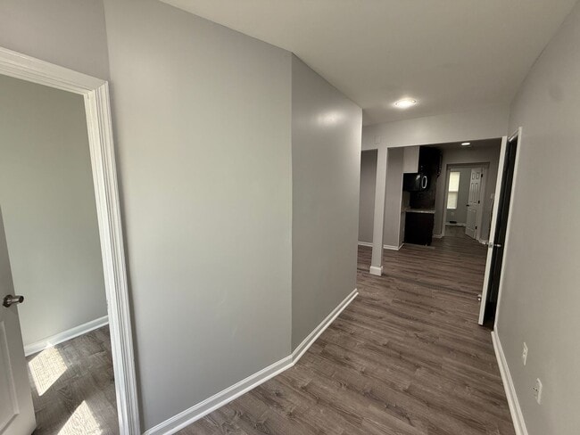 Building Photo - 1612 E Street NE Unit 1