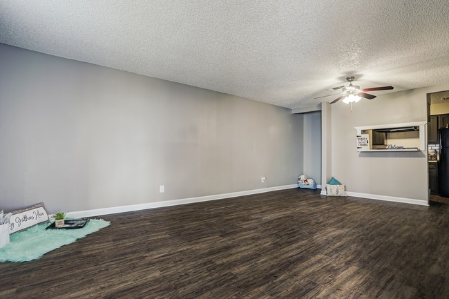 Deats 110_63 IMG 02_1_1.jpg - Bayou Village Apartments