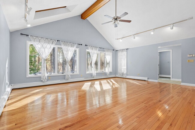 Photo - 77 Colonial Rd