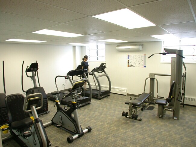 La salle de fitness est entièrement équipée. - 7 St. Dennis