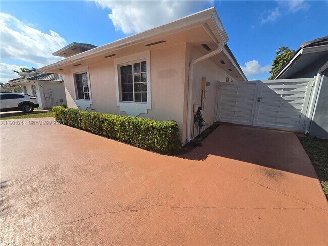 Photo - 894 NW 134th Pl