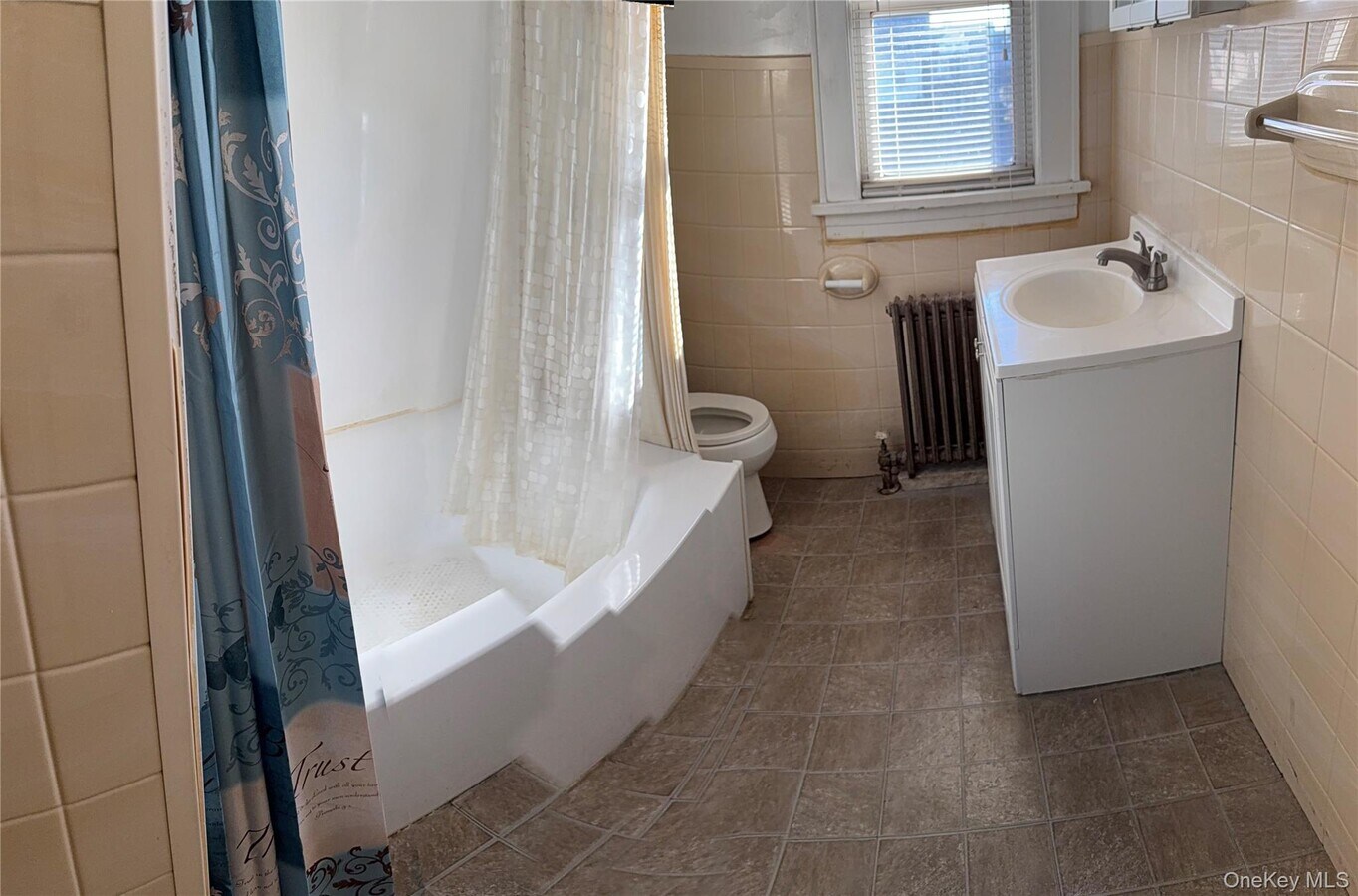 Photo - 76 E Argyle St