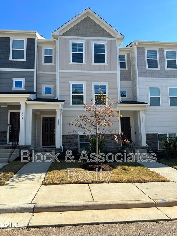 Building Photo - 608 Gimari Dr