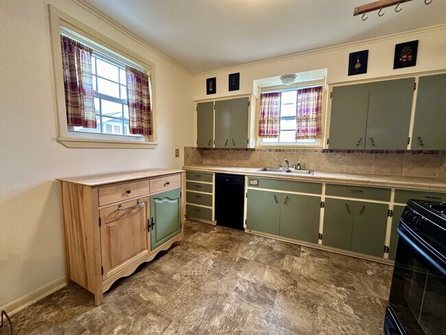 Photo - 914 W 21st St