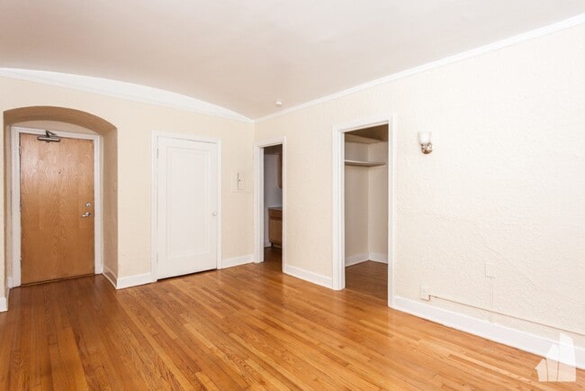 537 W Arlington Pl
