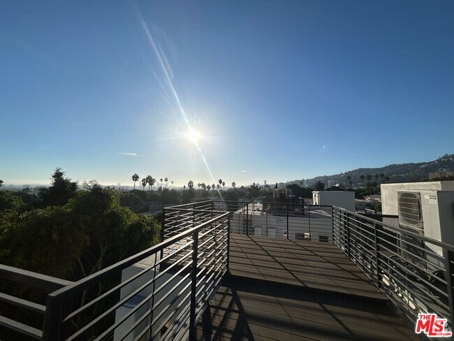 Building Photo - 1236 N Fairfax Ave Unit 6 Rental