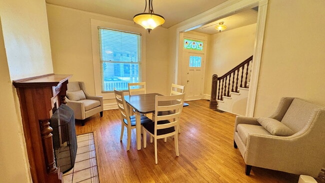 Photo - Historic Downtown 4 Bed 1.5 Bath Across from St Joes Hospital and Pres St Lukes.