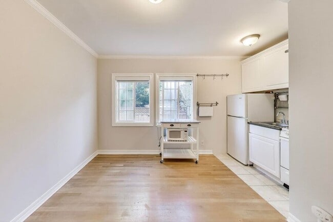 Building Photo - 22 Yosemite Ave