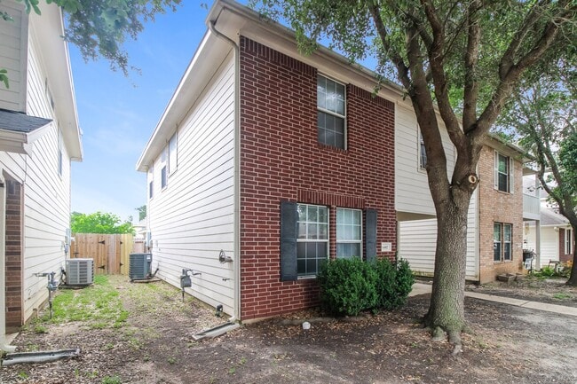 Photo - 6402 Mountain Pines Ln