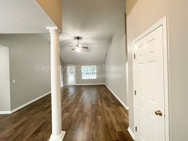 Photo - 1391 Watsonia Dr