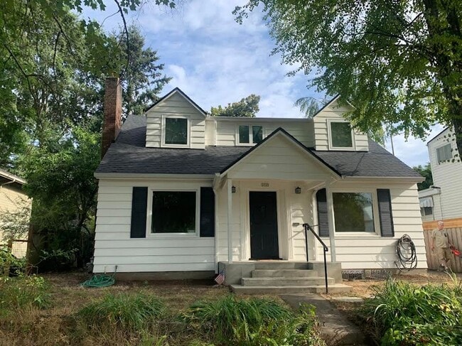 Building Photo - Impecable Remodel of Historic Eastmoreland... Rental