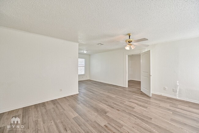 Photo - 404 Lanola Ct