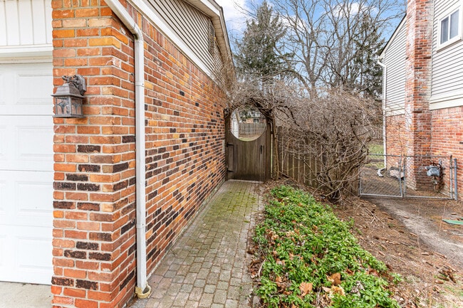 Photo - 1698 Lexington St