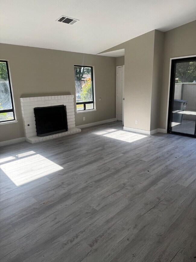 Photo - Newly Renovated 2-Bed, 2-Bath Condo at 3559 Guadalupe