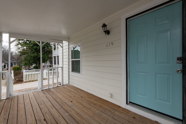 Photo - 679 Terry St SE