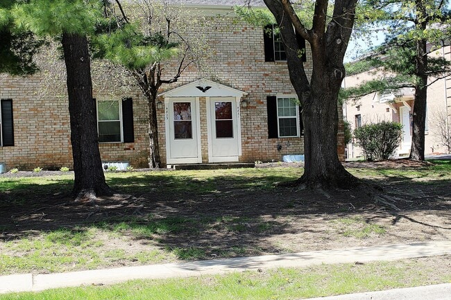 Building Photo - 4829 Dierker Rd Rental