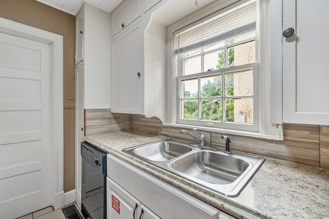 Photo - 132 Rowland Pl Unit B
