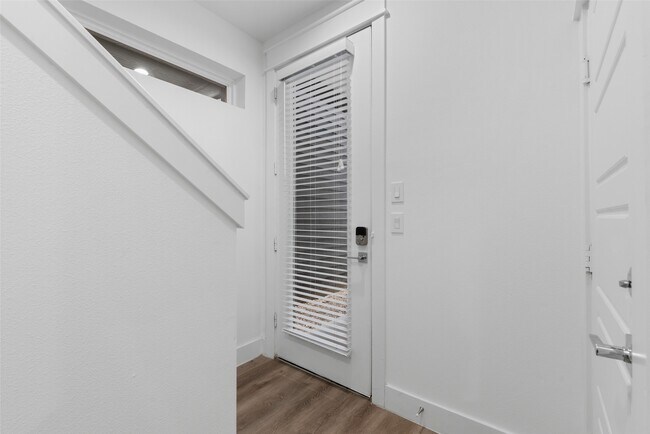 Photo - 513 Schweikhardt St