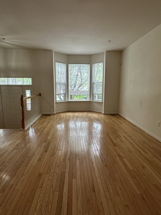 Photo - 420 Redland Blvd