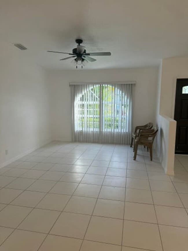 Photo - 100 Cocoplum Cir