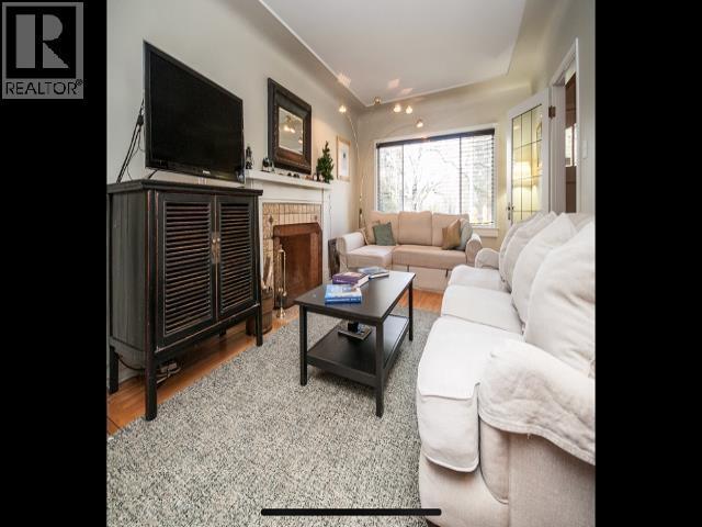 Photo - 4838 Dunbar St Unité Main Floor